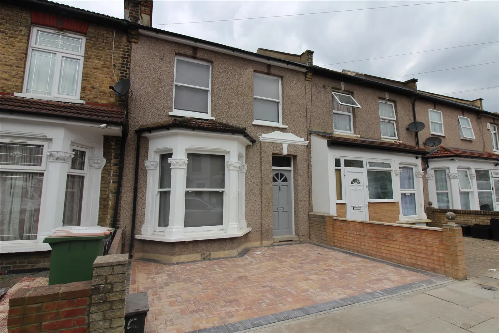 3 bed property for sale Main Homes Ltd